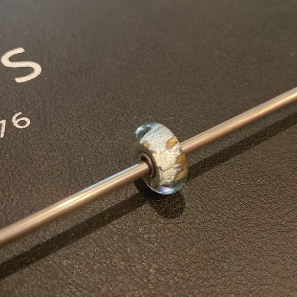Trollbeads Silver Glass Bead - Picture 2 of 2